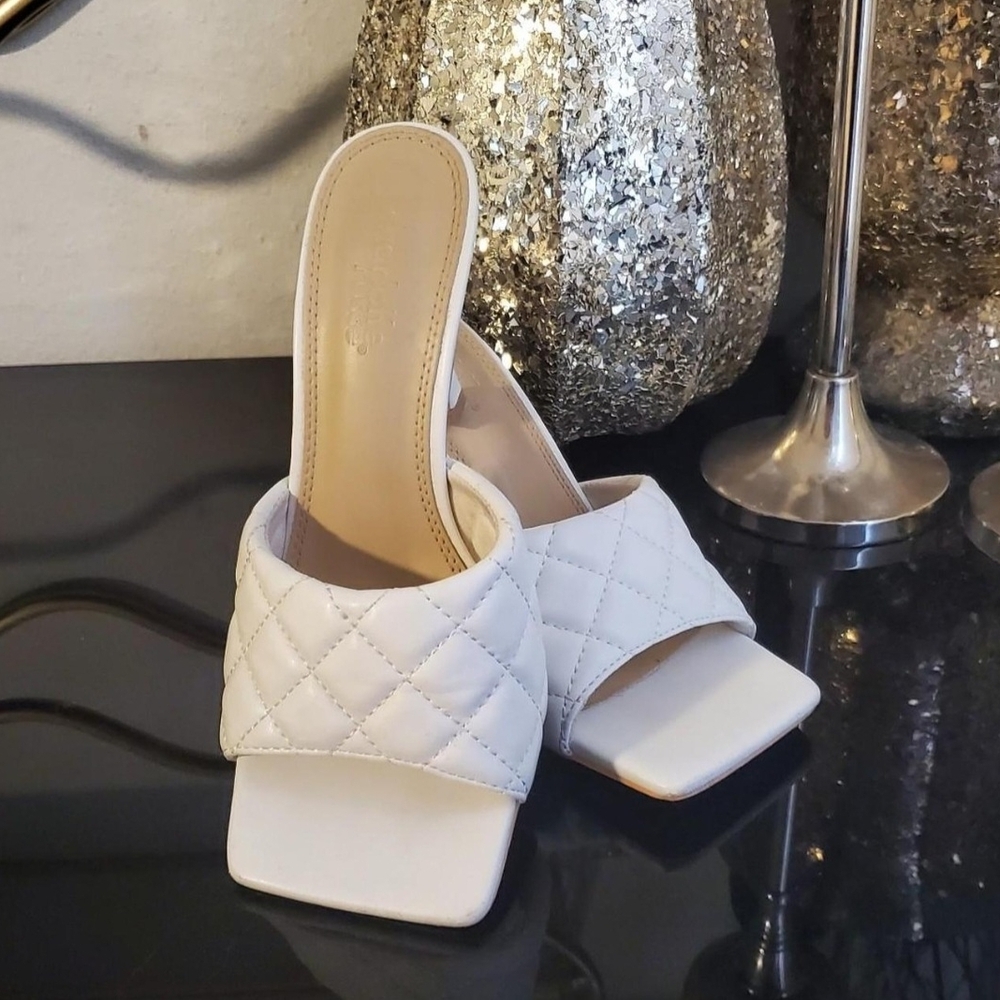 💕 Elegant Quilted White Square Toe Heels 💕 Size 7